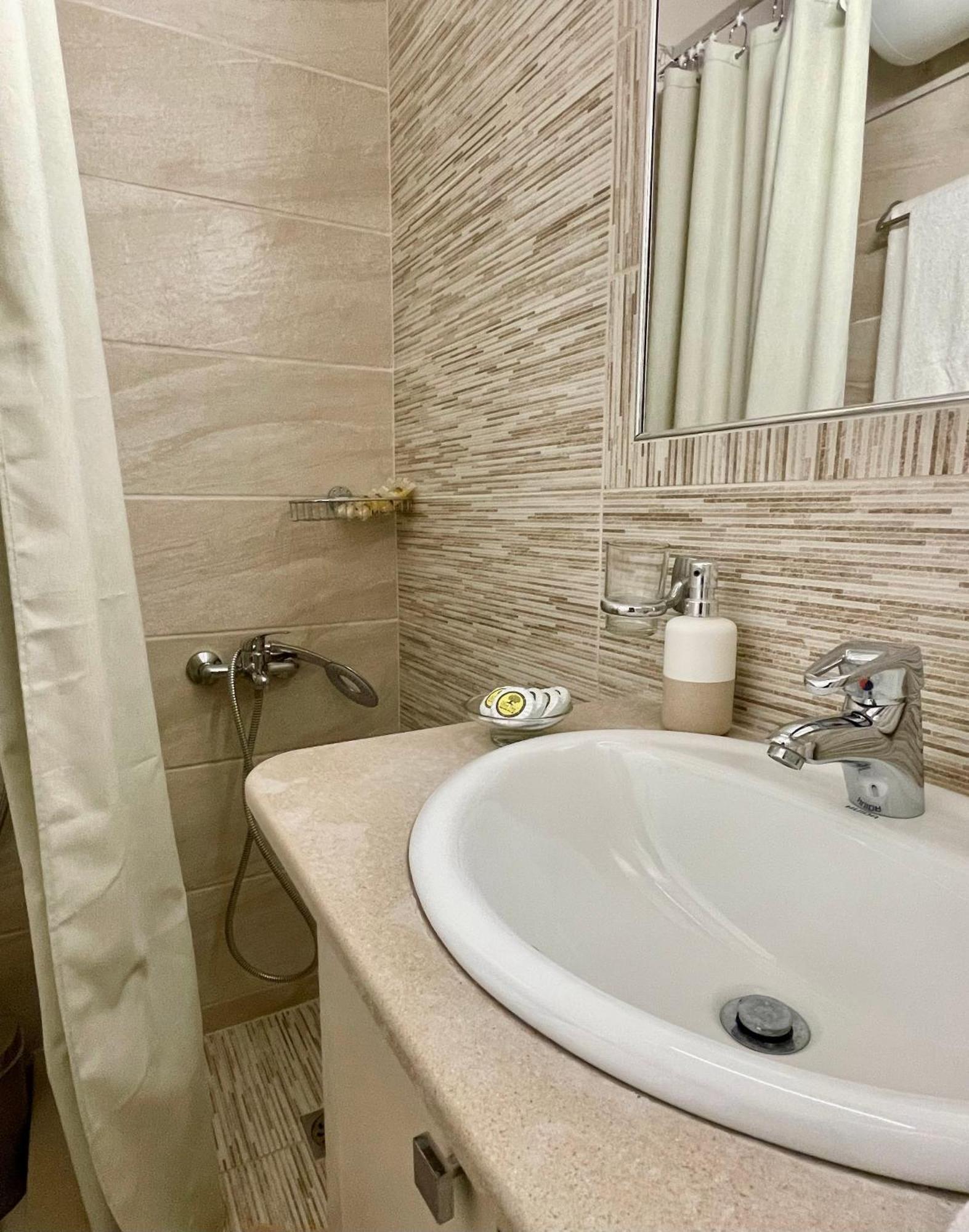 Remvi Deluxe Apartment 104 With Sea View Karpathos Exteriör bild